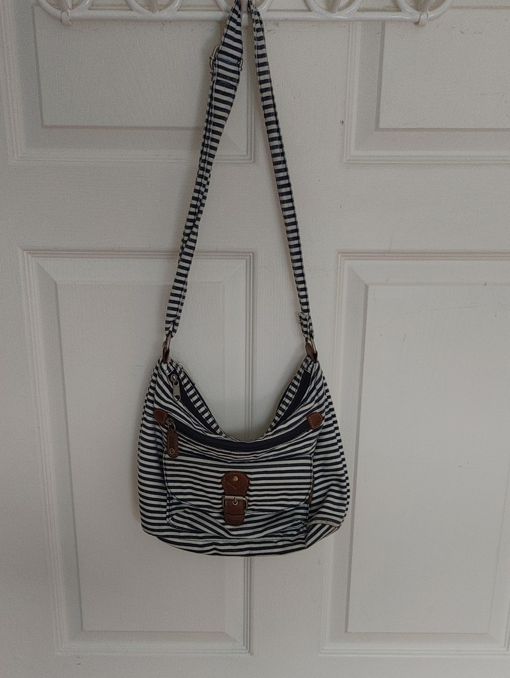 Source Unknown Navy and White Striped Crossbody with Brown Trim
